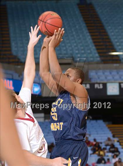 Thumbnail 1 in Rocky Mount vs. Hickory (NCHSAA 3A Final) photogallery.