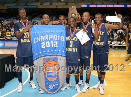 Thumbnail 2 in Rocky Mount vs. Hickory (NCHSAA 3A Final) photogallery.