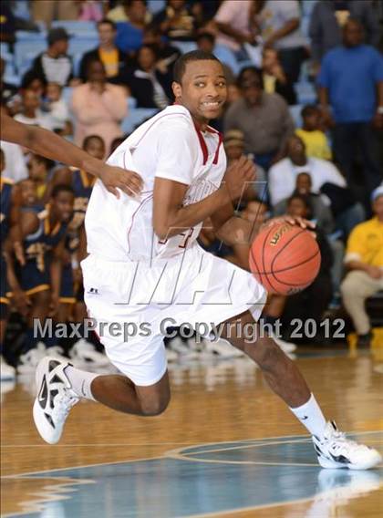 Thumbnail 1 in Rocky Mount vs. Hickory (NCHSAA 3A Final) photogallery.