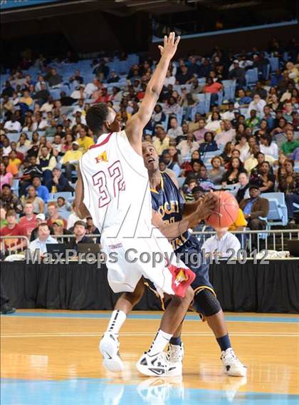 Thumbnail 2 in Rocky Mount vs. Hickory (NCHSAA 3A Final) photogallery.