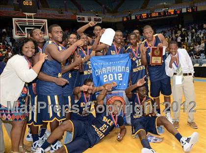 Thumbnail 3 in Rocky Mount vs. Hickory (NCHSAA 3A Final) photogallery.
