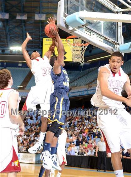 Thumbnail 1 in Rocky Mount vs. Hickory (NCHSAA 3A Final) photogallery.