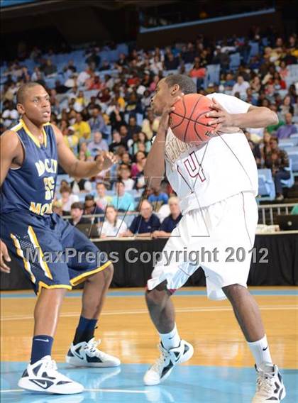 Thumbnail 3 in Rocky Mount vs. Hickory (NCHSAA 3A Final) photogallery.