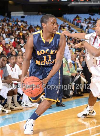 Thumbnail 1 in Rocky Mount vs. Hickory (NCHSAA 3A Final) photogallery.