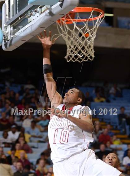 Thumbnail 2 in Rocky Mount vs. Hickory (NCHSAA 3A Final) photogallery.