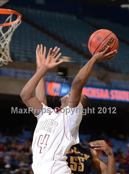 Thumbnail 2 in Rocky Mount vs. Hickory (NCHSAA 3A Final) photogallery.