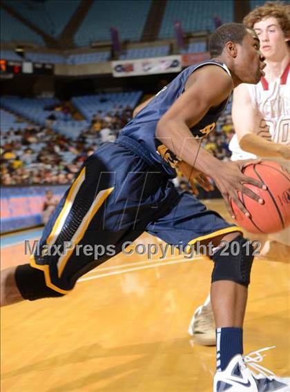 Thumbnail 3 in Rocky Mount vs. Hickory (NCHSAA 3A Final) photogallery.