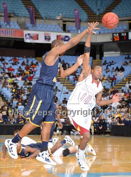 Thumbnail 1 in Rocky Mount vs. Hickory (NCHSAA 3A Final) photogallery.