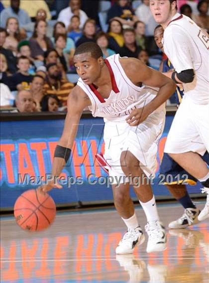 Thumbnail 3 in Rocky Mount vs. Hickory (NCHSAA 3A Final) photogallery.
