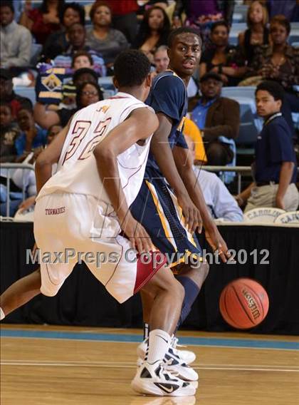Thumbnail 2 in Rocky Mount vs. Hickory (NCHSAA 3A Final) photogallery.