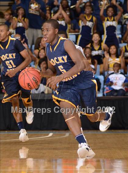 Thumbnail 2 in Rocky Mount vs. Hickory (NCHSAA 3A Final) photogallery.