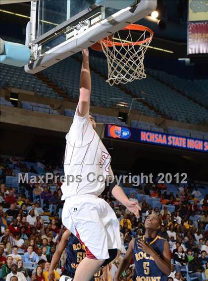 Thumbnail 2 in Rocky Mount vs. Hickory (NCHSAA 3A Final) photogallery.