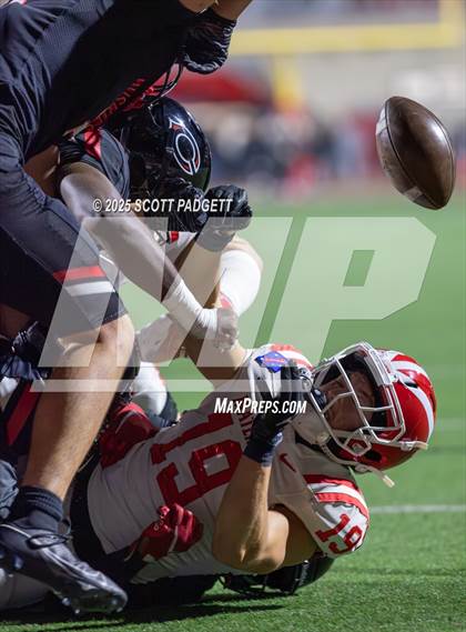 Thumbnail 3 in Mater Dei @ Centennial (CIF SS D1 Semifinal) photogallery.