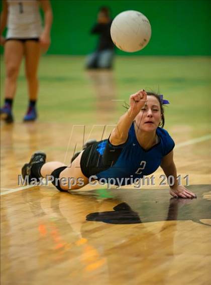 Thumbnail 3 in Southington vs. Newtown (CIAC Class LL Final) photogallery.