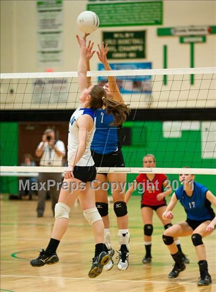 Thumbnail 2 in Southington vs. Newtown (CIAC Class LL Final) photogallery.