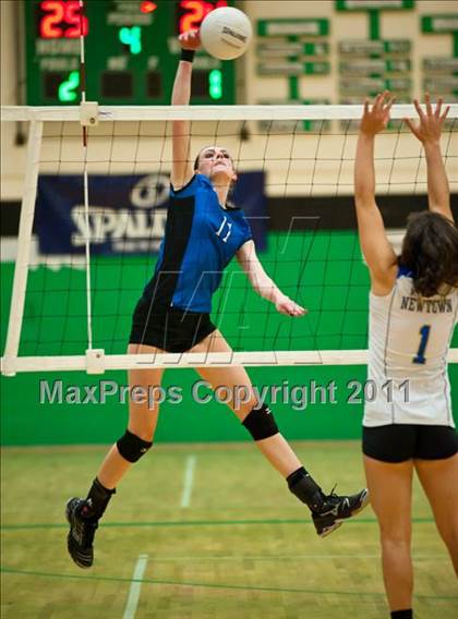 Thumbnail 2 in Southington vs. Newtown (CIAC Class LL Final) photogallery.