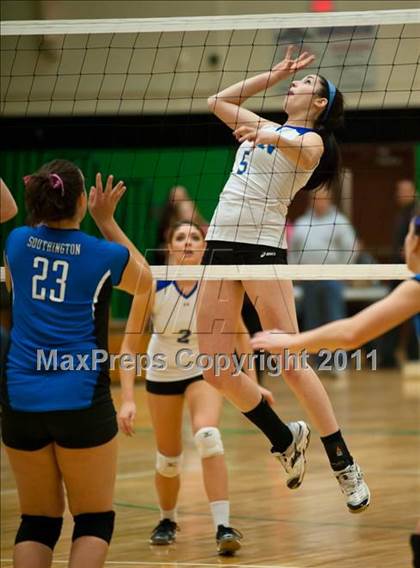 Thumbnail 3 in Southington vs. Newtown (CIAC Class LL Final) photogallery.