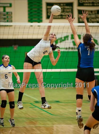 Thumbnail 2 in Southington vs. Newtown (CIAC Class LL Final) photogallery.