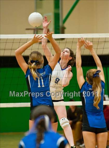 Thumbnail 3 in Southington vs. Newtown (CIAC Class LL Final) photogallery.