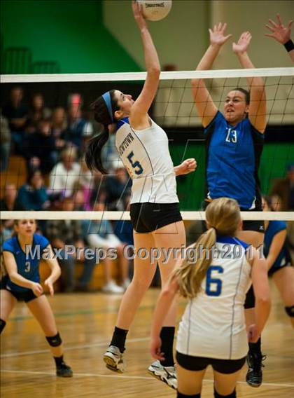 Thumbnail 2 in Southington vs. Newtown (CIAC Class LL Final) photogallery.