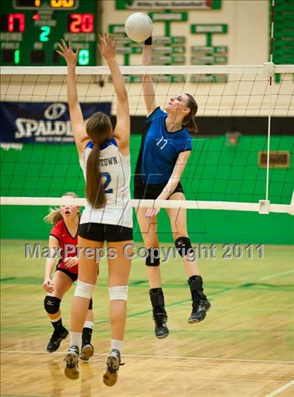 Thumbnail 1 in Southington vs. Newtown (CIAC Class LL Final) photogallery.