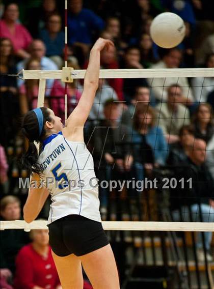 Thumbnail 2 in Southington vs. Newtown (CIAC Class LL Final) photogallery.