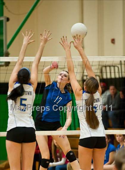 Thumbnail 2 in Southington vs. Newtown (CIAC Class LL Final) photogallery.