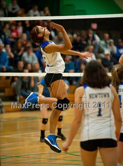 Thumbnail 2 in Southington vs. Newtown (CIAC Class LL Final) photogallery.