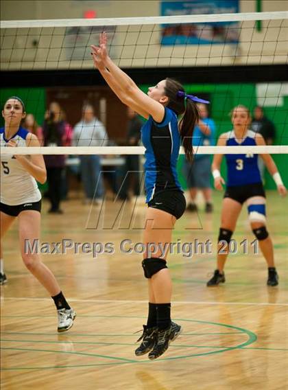 Thumbnail 2 in Southington vs. Newtown (CIAC Class LL Final) photogallery.
