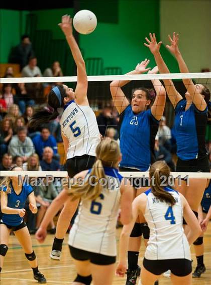 Thumbnail 3 in Southington vs. Newtown (CIAC Class LL Final) photogallery.