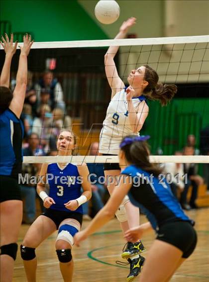 Thumbnail 3 in Southington vs. Newtown (CIAC Class LL Final) photogallery.