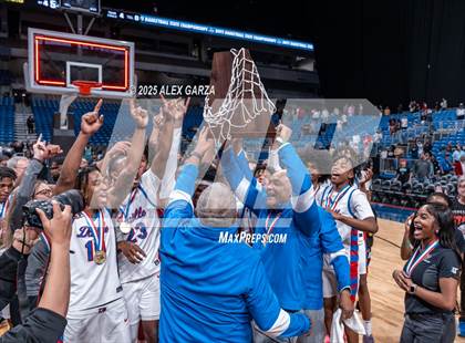Thumbnail 2 in Duncanville vs. Bellaire (UIL 6A Basketball Division I Final Medal Ceremony) photogallery.