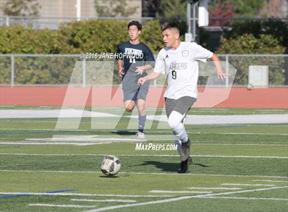 Thumbnail 2 in Wilcox vs Lynbrook (Homestead Christmas Cup XXV) photogallery.