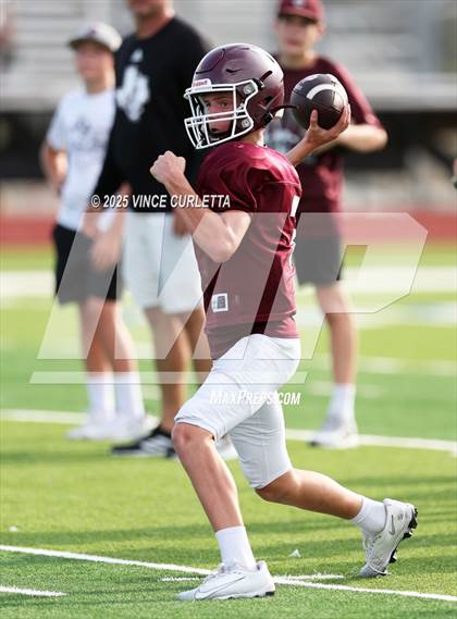 Thumbnail 2 in Johnson City @ Blanco (Scrimmage) photogallery.