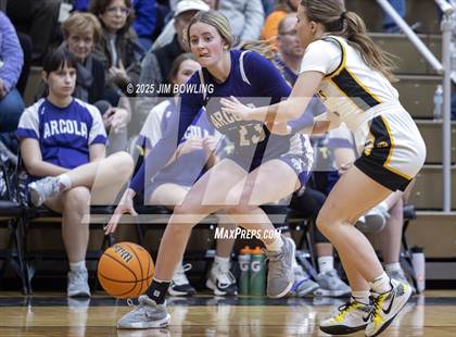 Thumbnail 2 in Arcola vs. Tuscola (IHSA 1A Regional Final) photogallery.