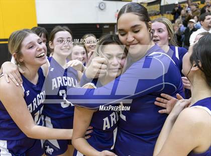 Thumbnail 3 in Arcola vs. Tuscola (IHSA 1A Regional Final) photogallery.