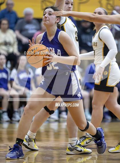 Thumbnail 1 in Arcola vs. Tuscola (IHSA 1A Regional Final) photogallery.