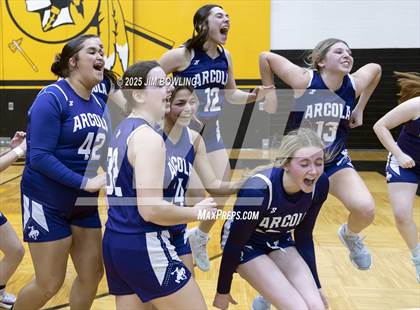 Thumbnail 3 in Arcola vs. Tuscola (IHSA 1A Regional Final) photogallery.