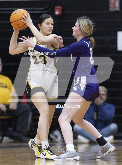 Thumbnail 2 in Arcola vs. Tuscola (IHSA 1A Regional Final) photogallery.