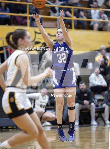 Thumbnail 2 in Arcola vs. Tuscola (IHSA 1A Regional Final) photogallery.
