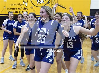 Thumbnail 2 in Arcola vs. Tuscola (IHSA 1A Regional Final) photogallery.