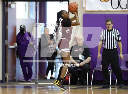 Thumbnail 2 in Example Academy Black vs. Harvest Prep (OGBR Classic in the City) photogallery.
