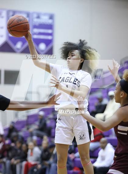 Thumbnail 2 in Example Academy Black vs. Harvest Prep (OGBR Classic in the City) photogallery.