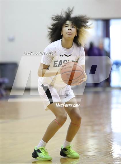 Thumbnail 2 in Example Academy Black vs. Harvest Prep (OGBR Classic in the City) photogallery.