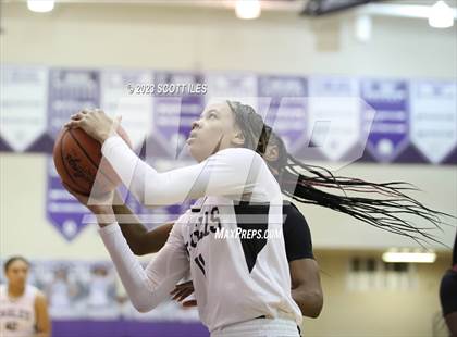 Thumbnail 2 in Example Academy Black vs. Harvest Prep (OGBR Classic in the City) photogallery.