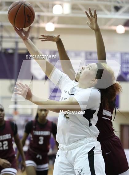 Thumbnail 2 in Example Academy Black vs. Harvest Prep (OGBR Classic in the City) photogallery.