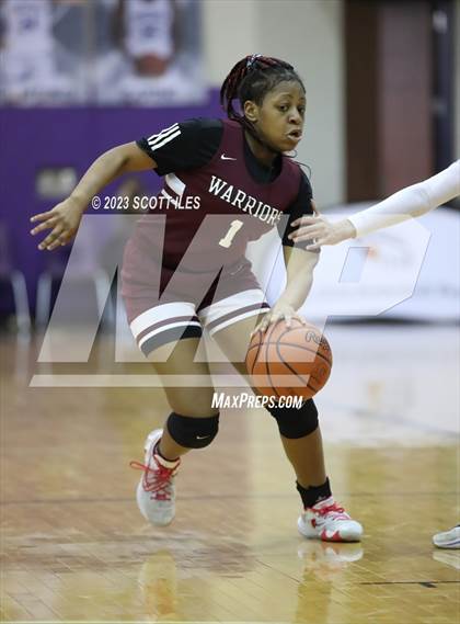 Thumbnail 3 in Example Academy Black vs. Harvest Prep (OGBR Classic in the City) photogallery.