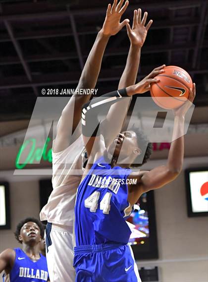 Thumbnail 2 in Chino Hills vs. Dillard (Tarkanian Classic) photogallery.