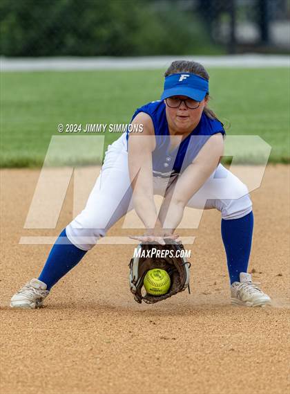 Thumbnail 1 in Freeburg vs Jersey (IHSA 3A Regional Semifinals) photogallery.