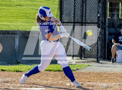Thumbnail 2 in Freeburg vs Jersey (IHSA 3A Regional Semifinals) photogallery.